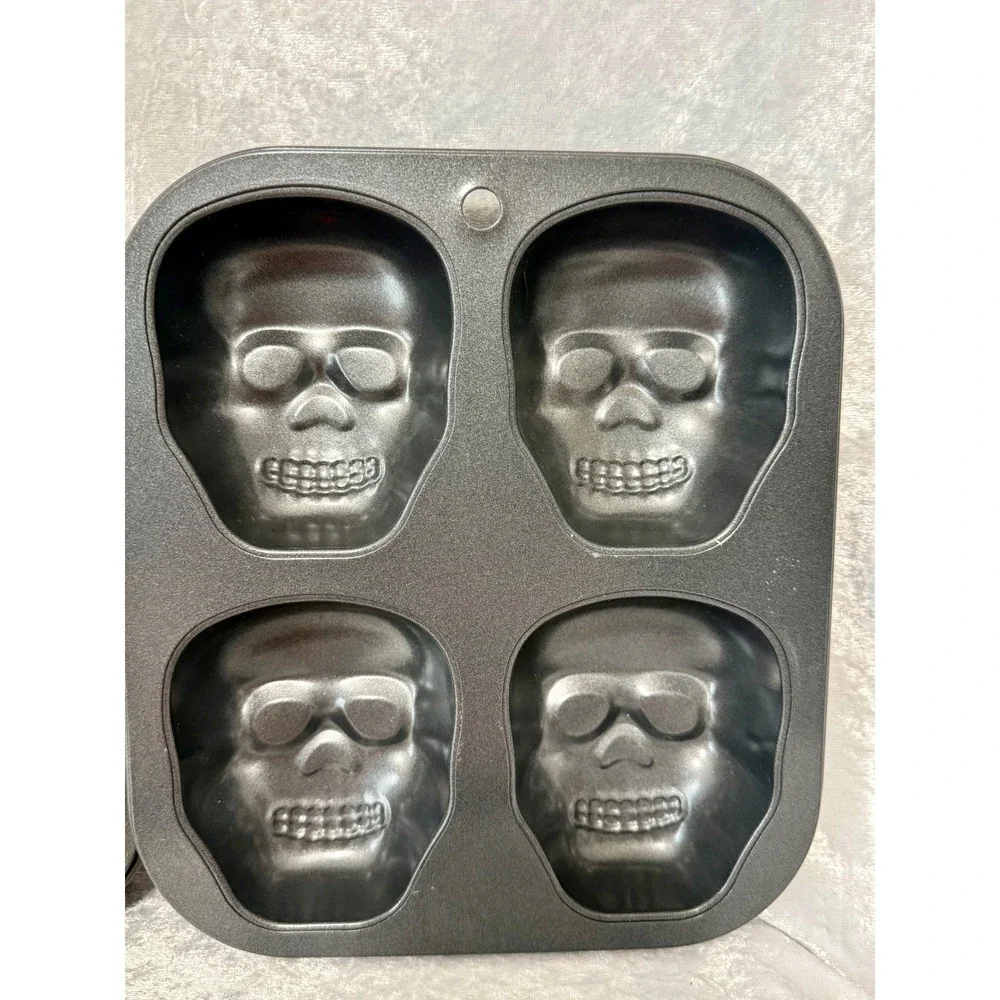 Halloween Baking Pan Set Skull Jack-O-Lantern Pumpkin Acorn Silicone Metal 3pc